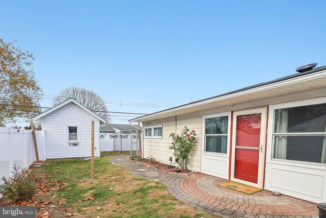 11 CRIMSON KING LN, Levittown, PA 19055