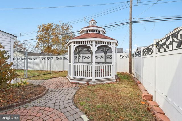 11 CRIMSON KING LN, Levittown, PA 19055