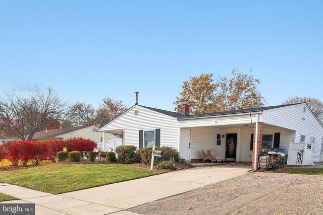 11 CRIMSON KING LN, Levittown, PA 19055
