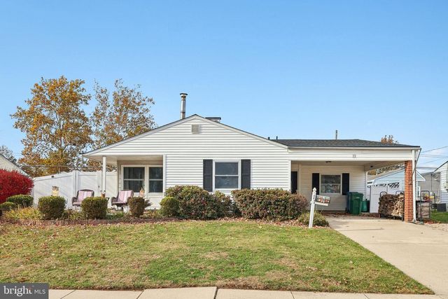 11 CRIMSON KING LN, Levittown, PA 19055