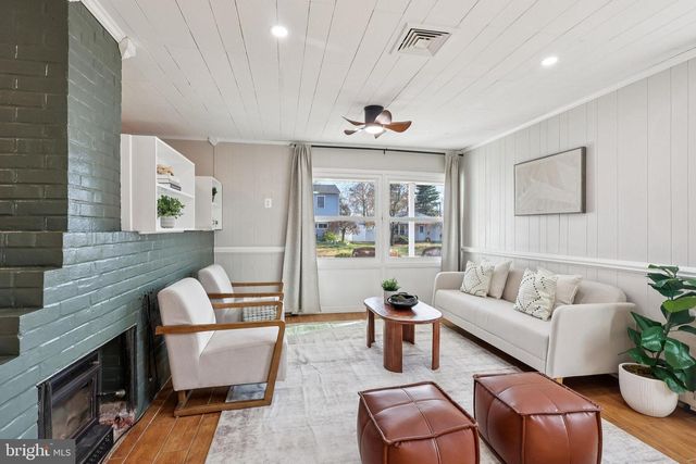 11 CRIMSON KING LN, Levittown, PA 19055