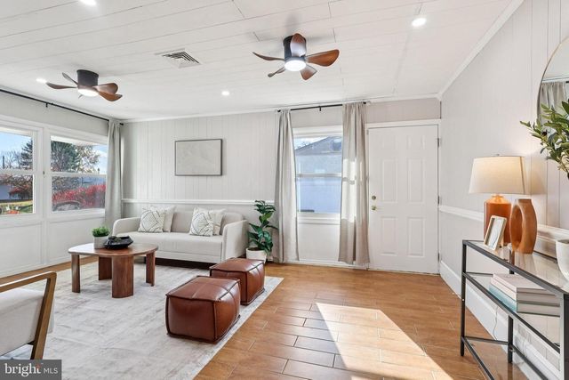 11 CRIMSON KING LN, Levittown, PA 19055