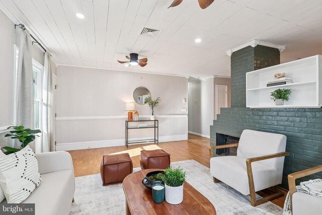 11 CRIMSON KING LN, Levittown, PA 19055