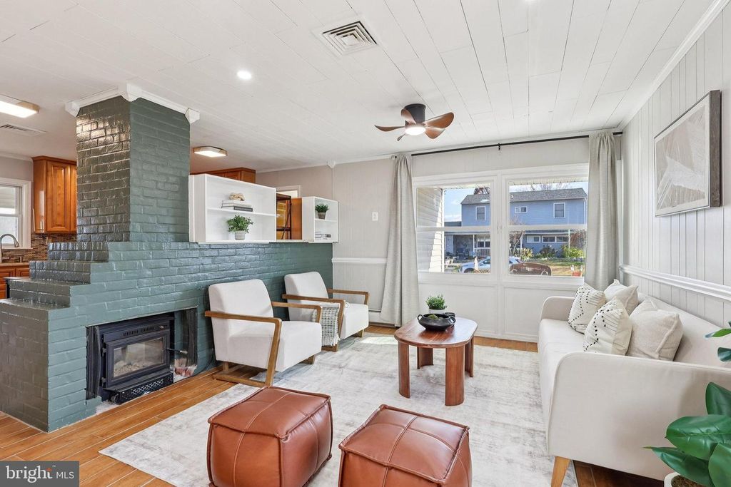 11 CRIMSON KING LN, Levittown, PA 19055