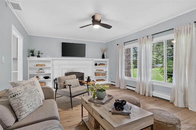 3885 Quarton Road, Bloomfield Hills, MI 48302
