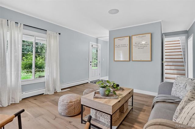 3885 Quarton Road, Bloomfield Hills, MI 48302
