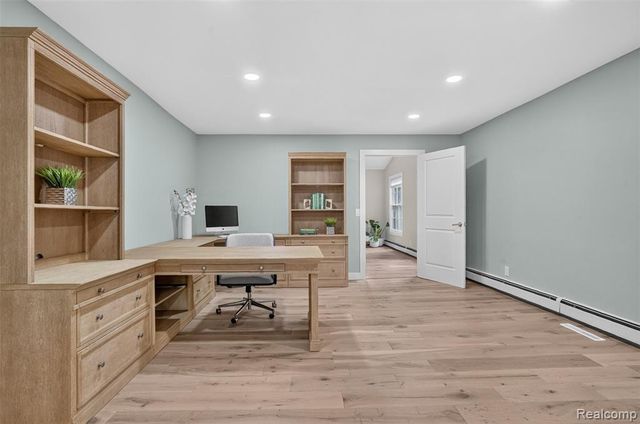3885 Quarton Road, Bloomfield Hills, MI 48302