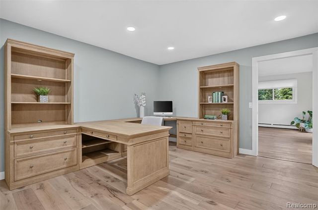 3885 Quarton Road, Bloomfield Hills, MI 48302