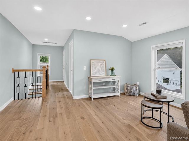 3885 Quarton Road, Bloomfield Hills, MI 48302