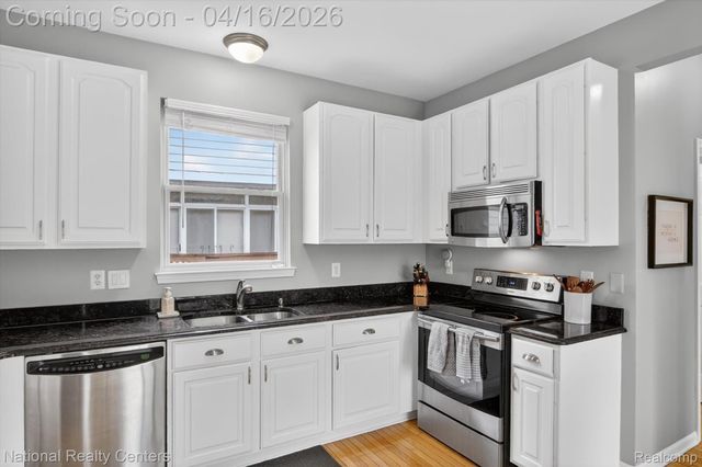 43181 Emerson Way, Novi, MI 48377