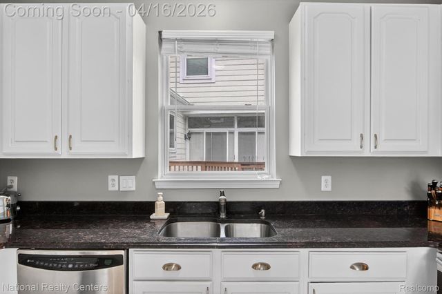 43181 Emerson Way, Novi, MI 48377