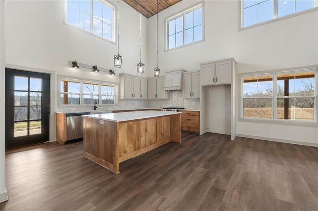 829 1001st Road, Odessa, MO 64076