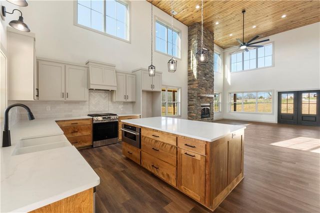 829 1001st Road, Odessa, MO 64076