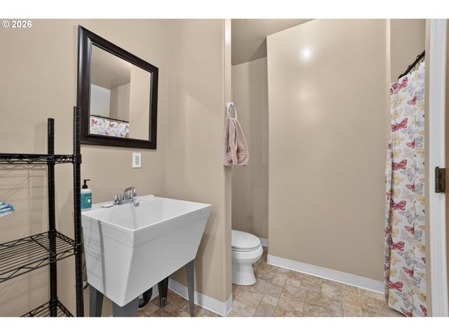 39820 Se Louden Rd, Corbett, OR 97019