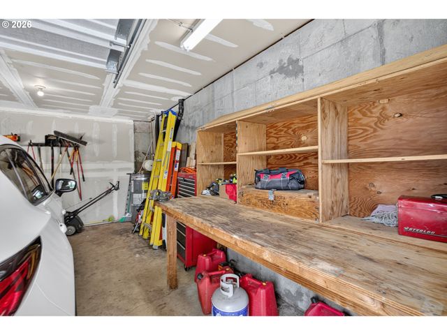 39820 Se Louden Rd, Corbett, OR 97019