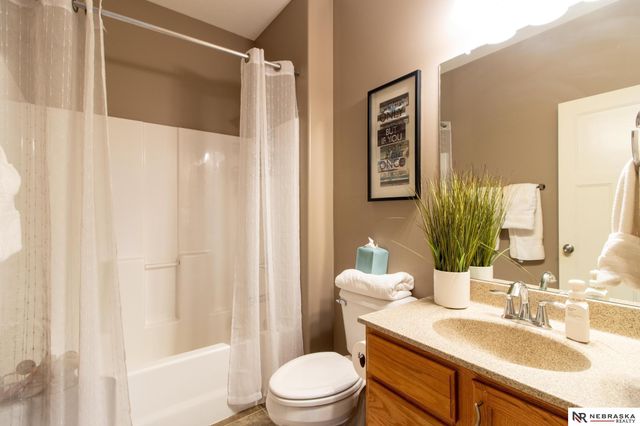 15803 Young Circle, Bennington, NE 68007