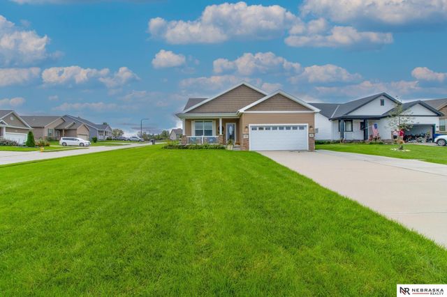 15803 Young Circle, Bennington, NE 68007