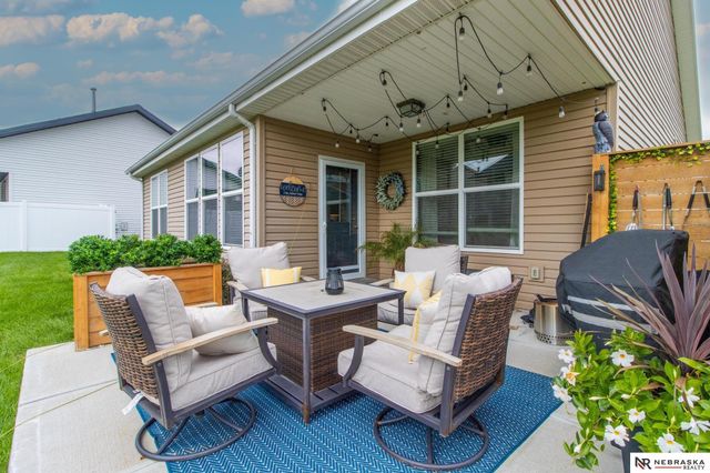 15803 Young Circle, Bennington, NE 68007