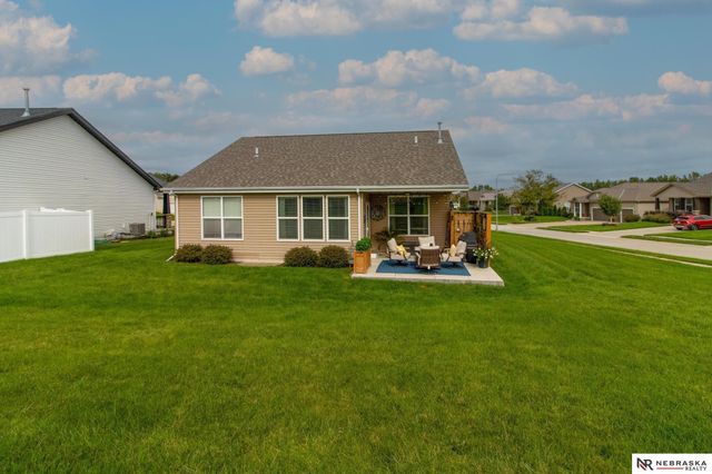 15803 Young Circle, Bennington, NE 68007