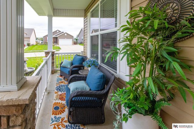 15803 Young Circle, Bennington, NE 68007