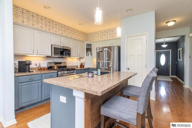 15803 Young Circle, Bennington, NE 68007