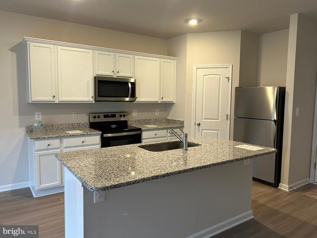 30 CRAMSFORD ST, Falling Waters, WV 25419