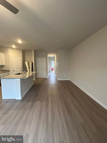 30 CRAMSFORD ST, Falling Waters, WV 25419