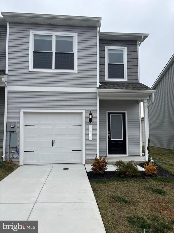 30 CRAMSFORD ST, Falling Waters, WV 25419