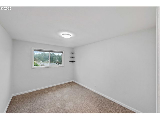 540 QUEENS Ave, Lakeside, OR 97449