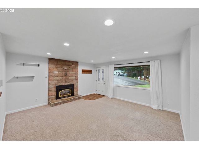 540 QUEENS Ave, Lakeside, OR 97449