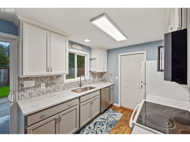 540 QUEENS Ave, Lakeside, OR 97449