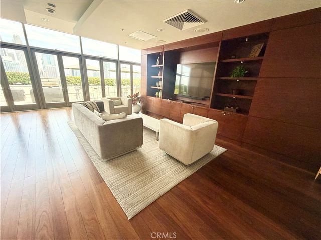 1155 S Grand Avenue 1017, Los Angeles, CA 90015