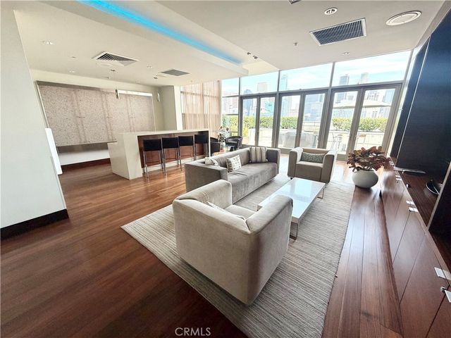 1155 S Grand Avenue 1017, Los Angeles, CA 90015