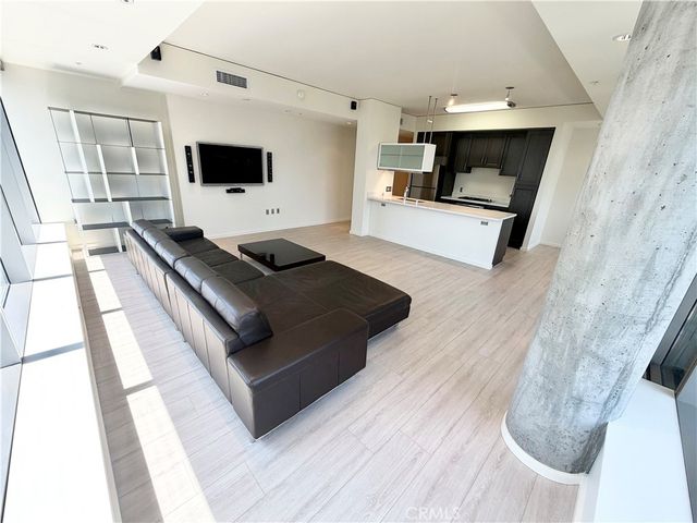 1155 S Grand Avenue 1017, Los Angeles, CA 90015