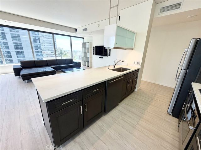 1155 S Grand Avenue 1017, Los Angeles, CA 90015