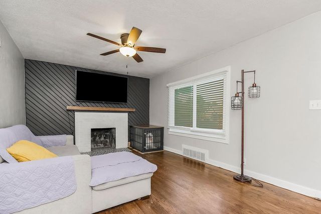 5228 Nieman Road, Shawnee, KS 66203
