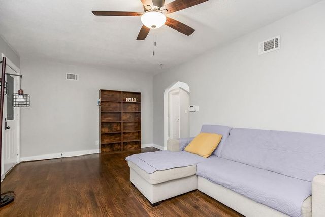 5228 Nieman Road, Shawnee, KS 66203