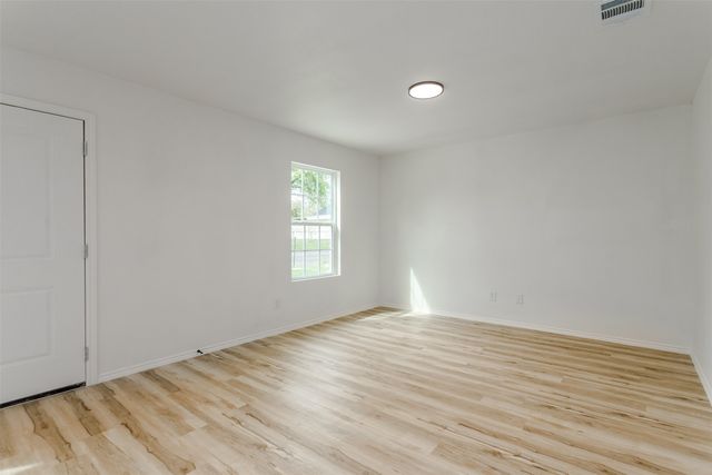 308 S 3rd, Bonham, TX 75418