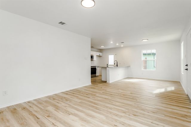 308 S 3rd, Bonham, TX 75418