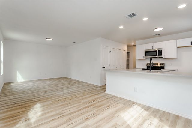 308 S 3rd, Bonham, TX 75418