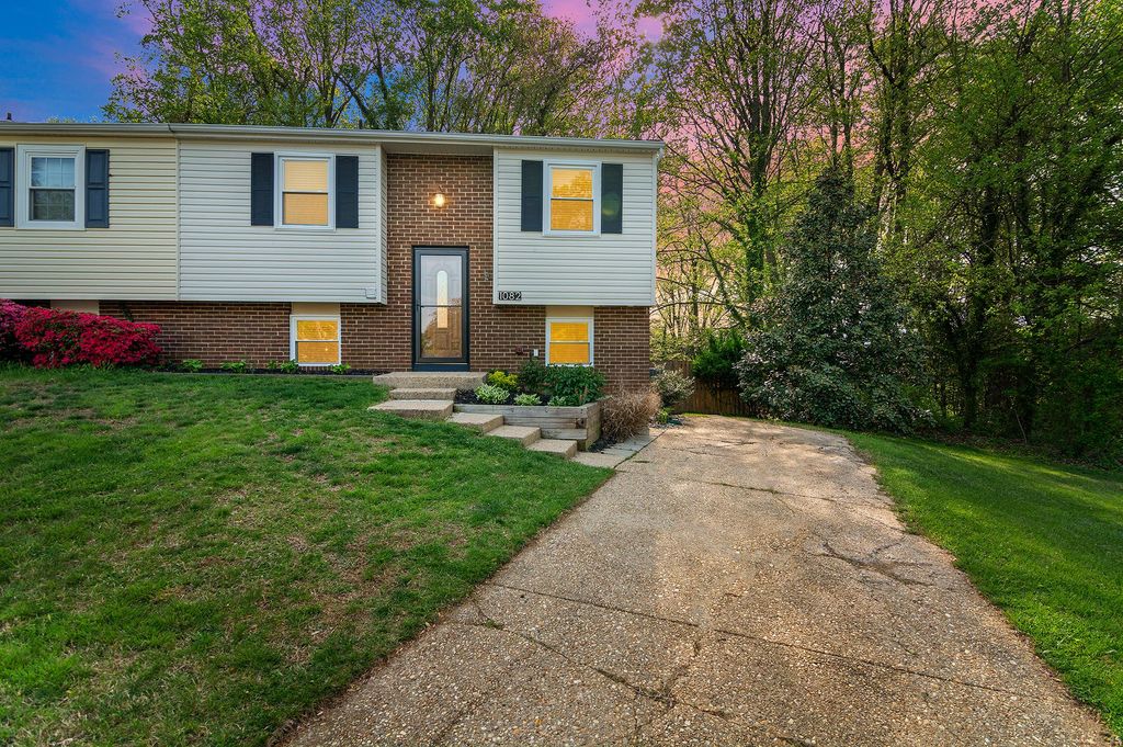 Image 2 of property listing at 1082 BRIGHTLEAF CT, Arnold, MD 21012