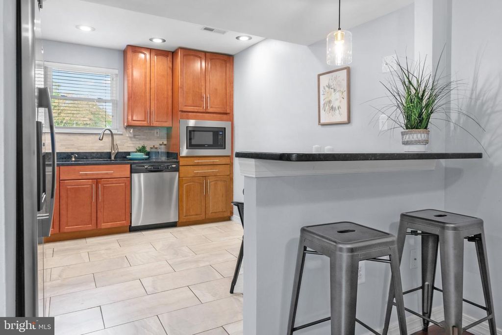 Image 11 of property listing at 1082 BRIGHTLEAF CT, Arnold, MD 21012