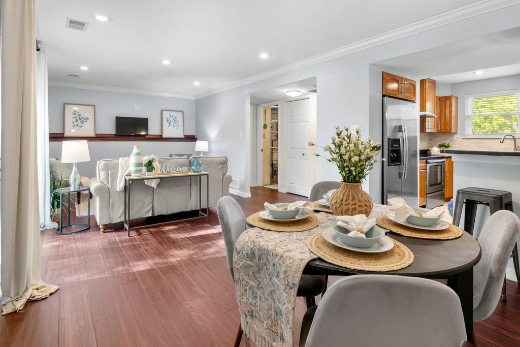 Image 15 of property listing at 1082 BRIGHTLEAF CT, Arnold, MD 21012