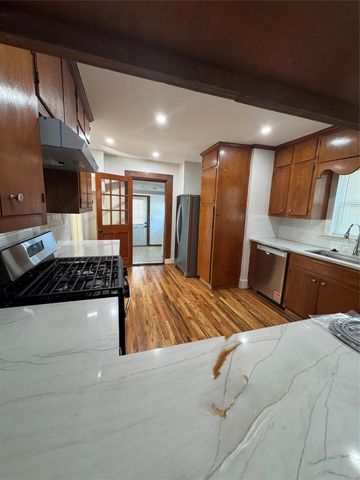 2713 Cochran Street, Houston, TX 77009