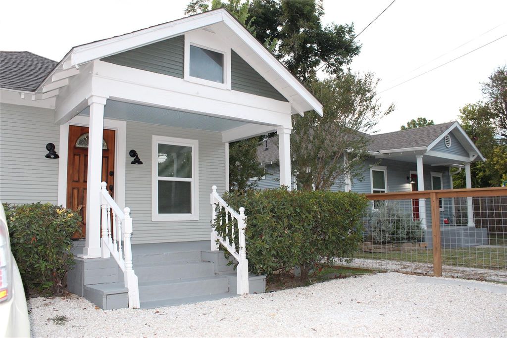 2713 Cochran Street, Houston, TX 77009