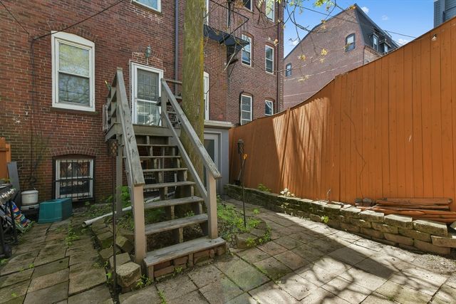 164 F St 4, Boston, MA 02127