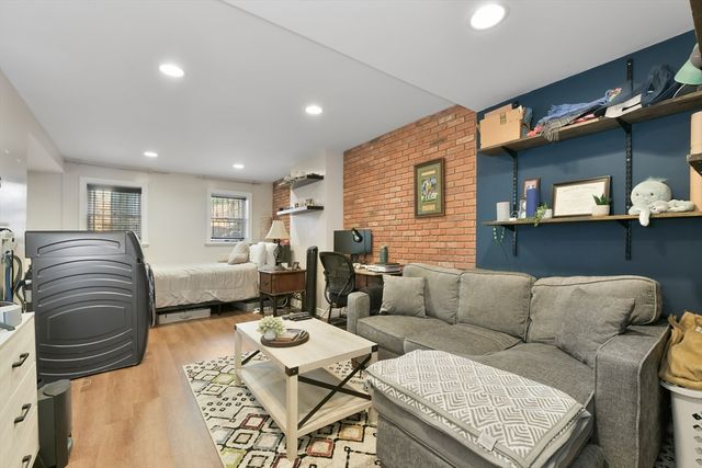 164 F St 4, Boston, MA 02127