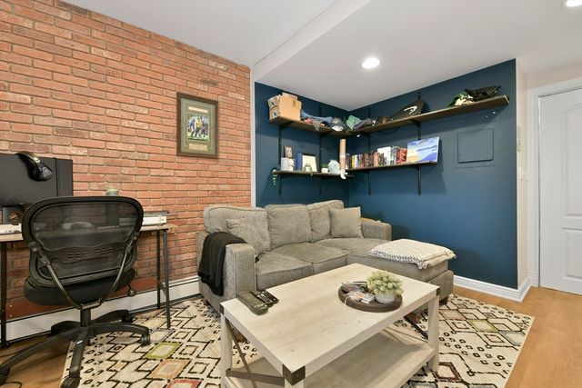 164 F St 4, Boston, MA 02127