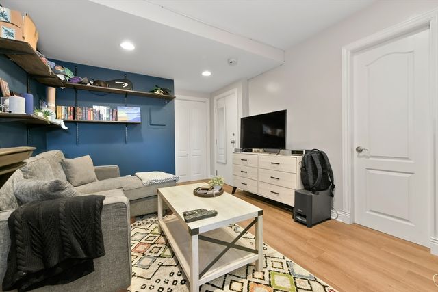 164 F St 4, Boston, MA 02127
