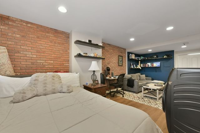 164 F St 4, Boston, MA 02127